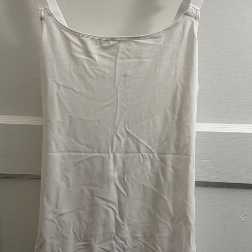⭐️Maidenform White Tank Top